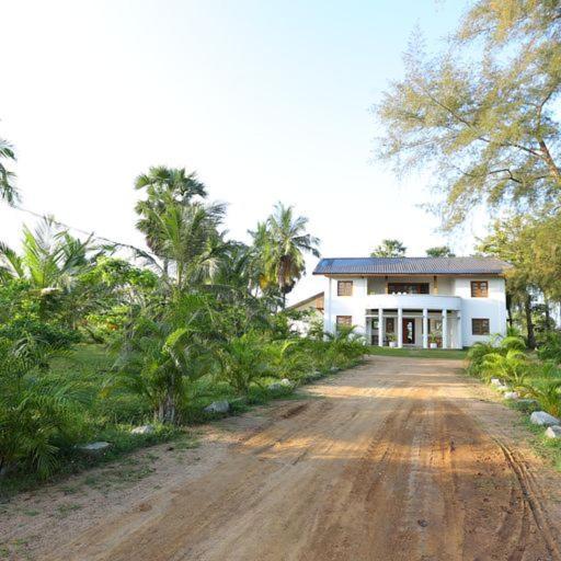 Hotel Kayjay Palms Passikudah Esterno foto